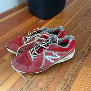 NB Molded Baseball Cleats